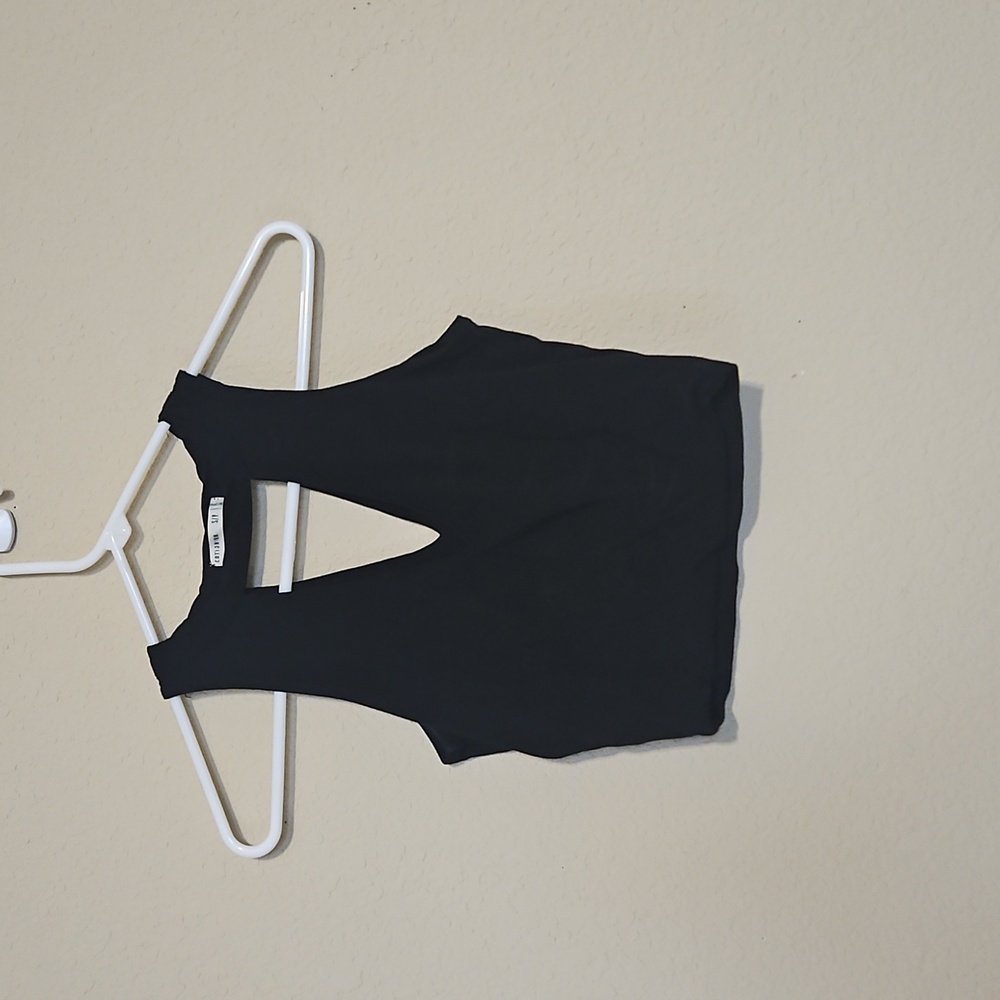Cotton on cropped v neck top